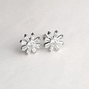sterling silver cz daisy stud earrings